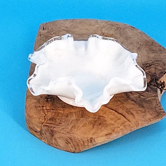 Fenton Silver Crest White Opalescent Glass Bonbon Candy Dish excellent condition - Picture 2 of 10